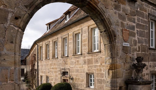 Vacation apartment Dekanshaus in Eyrichshof Castle (63sqm) with two double rooms