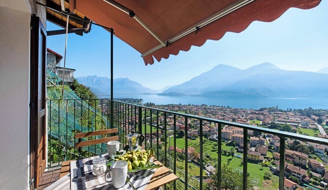 Vacation Apartment in Beautiful Vineyard 'Crotto Palma' with Lake View & Wi-Fi