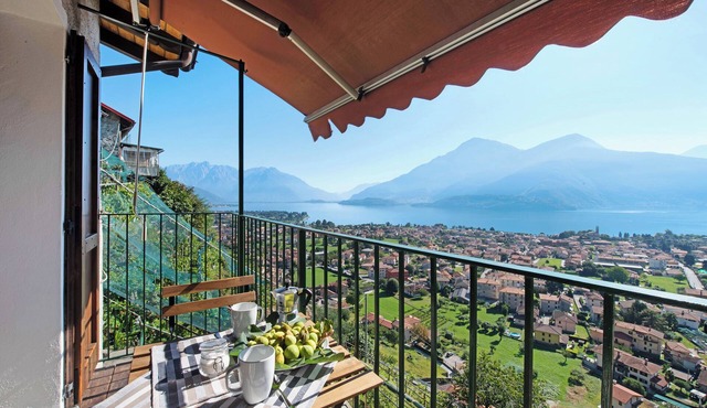 Vacation Apartment in Beautiful Vineyard 'Crotto Palma' with Lake View & Wi-Fi