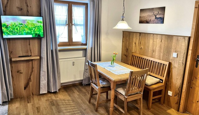 Vacation apartment large (A) 57 am, 2 bedrooms, eat-in kitchen