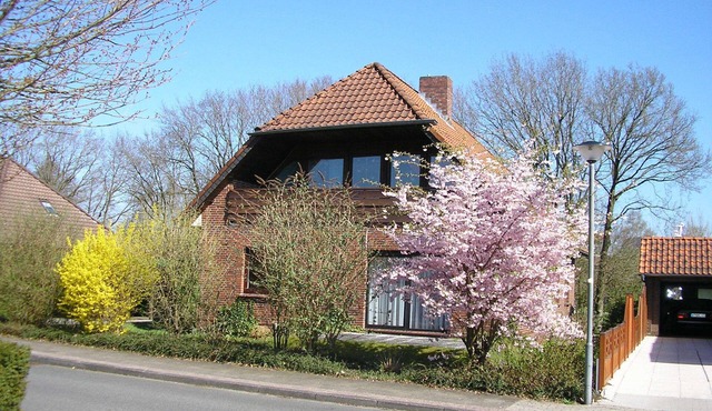 Vacation apartment on the ground floor: 3 bedrooms, quiet, ideal for visits to the coast and islands
