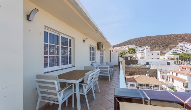 Vacation Apartment 'Obsidian Canarysol Los Cristianos' with Mountain View, Wi-Fi and Air Conditioning