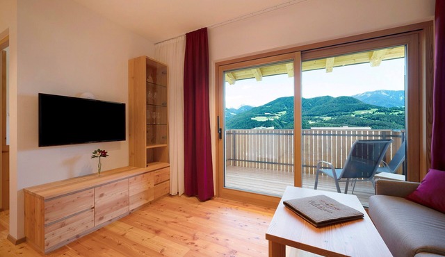 Vacation Apartment "Teutenhofer Zwetschge" on the Farm with Mountain View