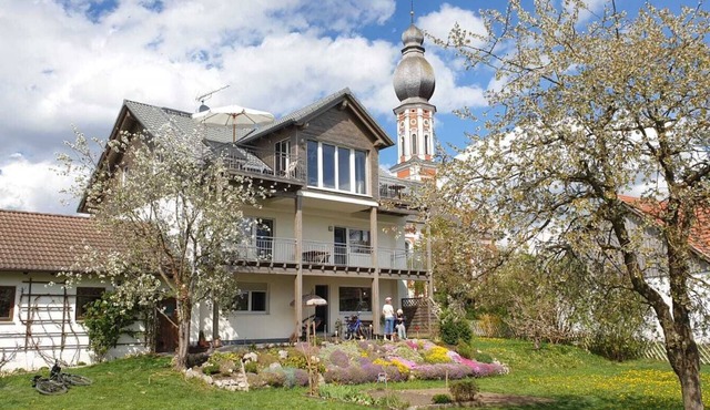 Vacation apartment with large balcony, 2km west of the Ammersee, in a quiet location.