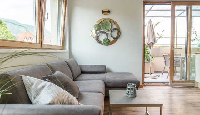 Vacation apartment with very large sun-drenched terrace + garage near Merano