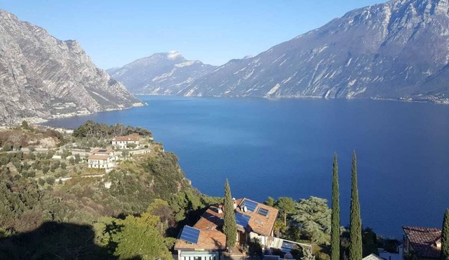 Vacation apartment with 2 bedrooms in Tremosine with mega views of Lake Garda