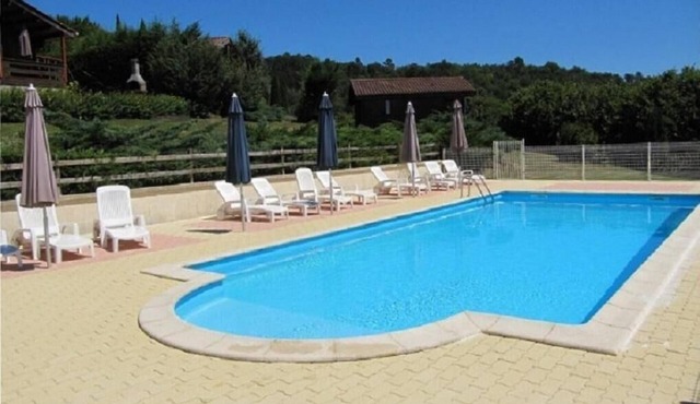 Vacation rentals in Périgord, Quiet air-conditioned chalet, heated swimming pool