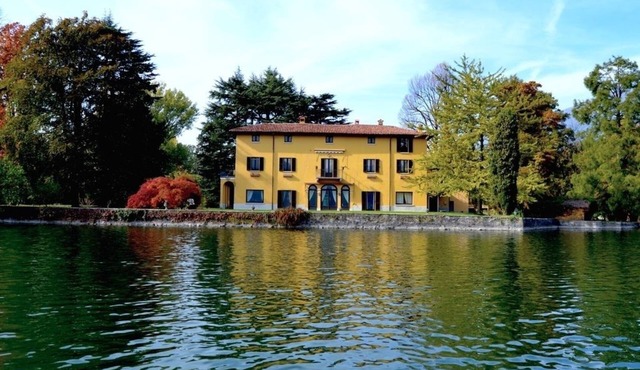 vacation holiday large villa rental italy, lake district, lake annone, near milan, lecco, pool, air conditioning, lakesi