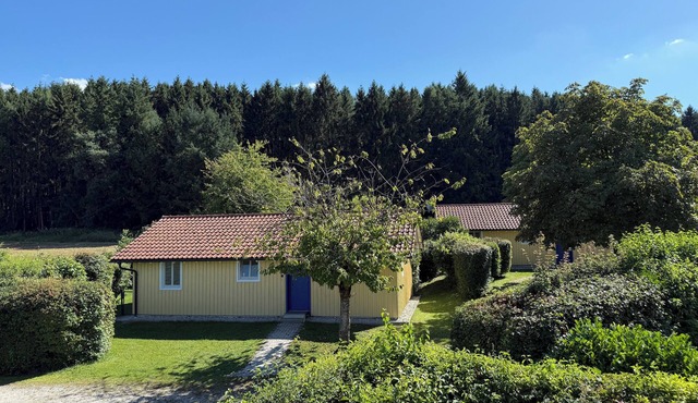 Vacation home, 200 m from the lake, own fenced garden, vacation with dog