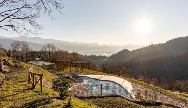 Vacation Home "Agriturismo In Ribosto" with Private Heated Pool, Garden & Wi-Fi