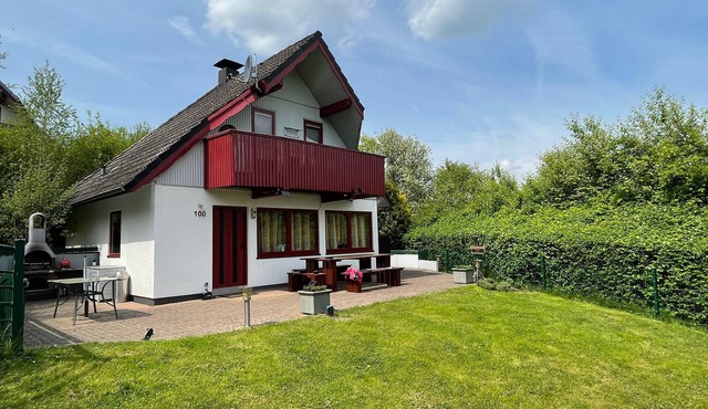 Vacation home "Bären Ecke" by the lake in the North Hessian Highlands - peace and relaxation