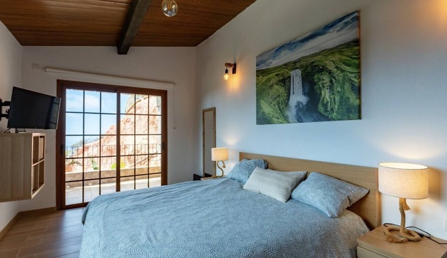 Vacation Home 'Bencomo' with Sea View, Shared Pool and Wi-Fi