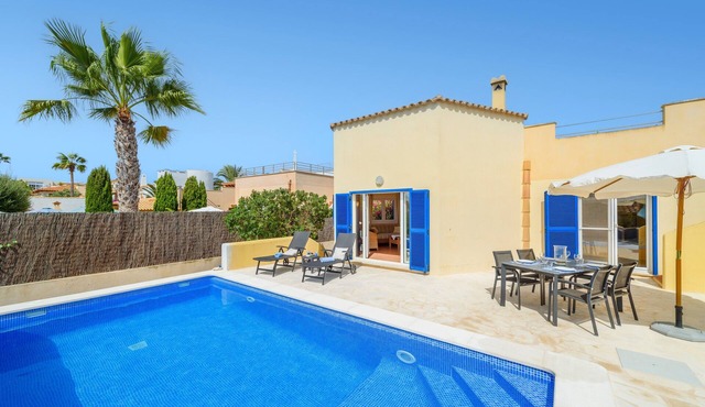 Vacation Home Casa Folara with Sea View, Pool, Wi-Fi, Terrace & Garden