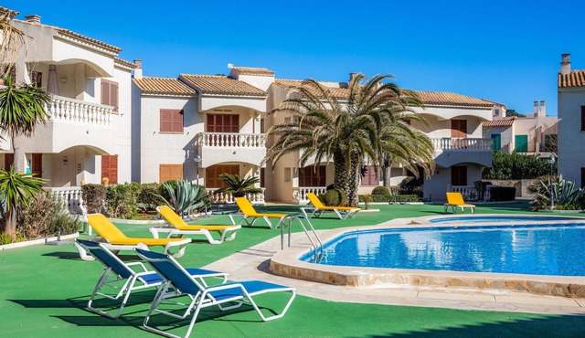 Vacation Home "Can Nogueras" with Wi-Fi, Balcony, Terrace, Shared Pool and Garden