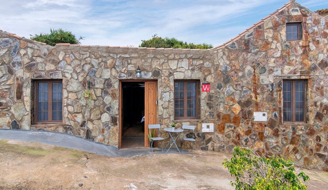 Vacation Home 'El Patio Canario' with Sea View, Private Terrace and Wi-Fi