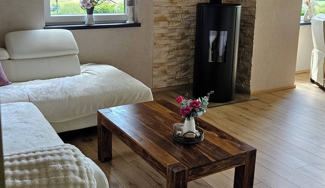 Vacation home Elfenhain: Fantastic view of the Weser & modern furnishings.