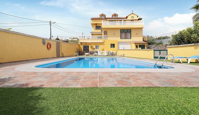 Vacation Home 'P Armonia Rural' with Sea View, Terrace, Shared Pool & Wi-Fi