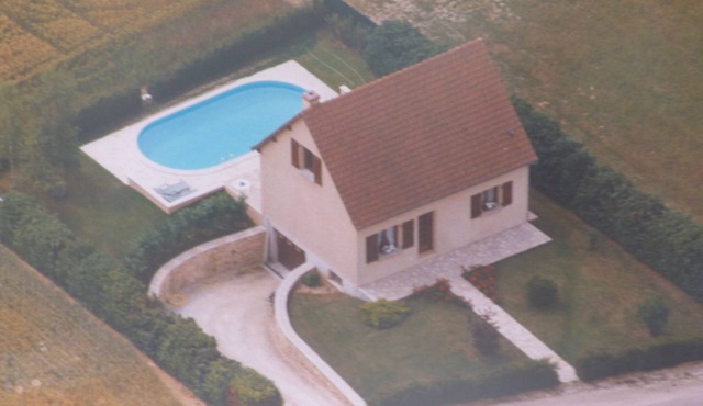 Vacation home for 6 people with swimming pool