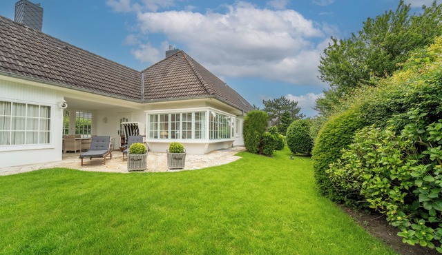 Vacation home for up to 5 people with garden and fireplace.