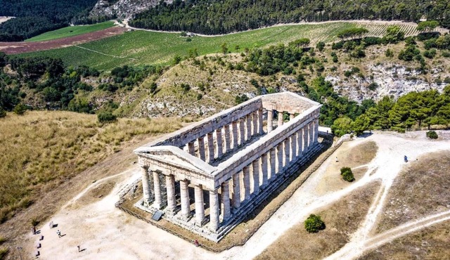 Vacation Home "Helimos Segesta" with Mountain View, Private Terrace & Wi-Fi