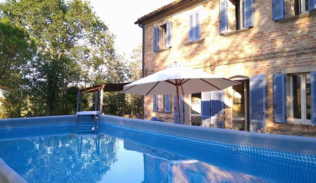 Vacation home in the Marche, up to 10 people, WLAN, TV, pool, air conditioning, close to the beach