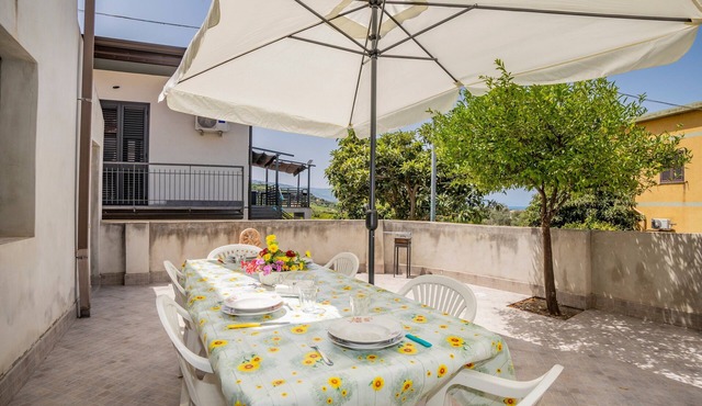 Vacation Home "La Casuzza Di Sara" with Private Terrace & Wi-Fi