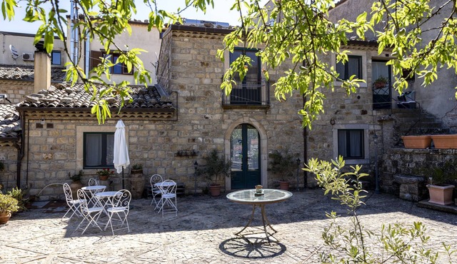 Vacation Home "La Carretteria" with Private Terrace, Shared Garden & Wi-Fi