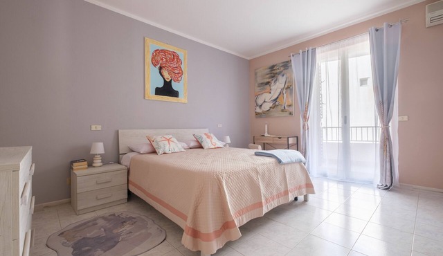 Vacation Home "La Casa Di Wioletta" with Sea View, Private Terrace & Wi-Fi