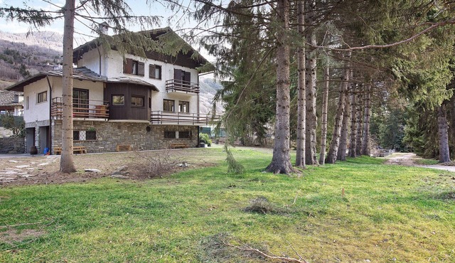Vacation Home "Maison La Truite" with Mountain View, Private Terrace & 4 Balconies