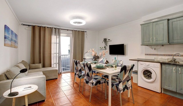 Vacation Home "Mi Refugio en La Jaca" with Sea View, Private Terrace & Wi-Fi