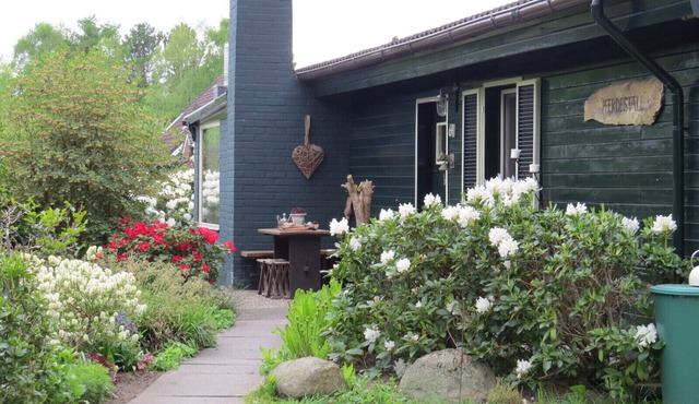 Vacation home on private lake with bathing beach, pets welcome, very quiet location