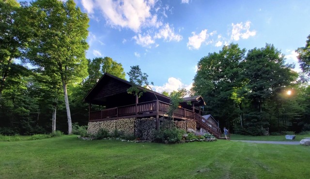 Vacation home sleeps 20, Close to Lake Superior & Very private.