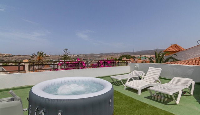 Vacation Home 'Suite' with Sea View, Wi-Fi and Air Conditioning