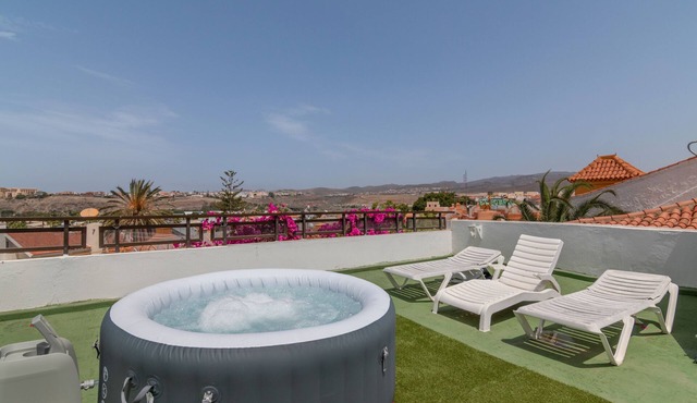 Vacation Home 'Suite' with Sea View, Wi-Fi and Air Conditioning