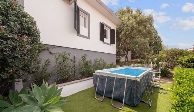 Vacation Home "Villa Matteo Suite" with Sea View, Shared Pool & Wi-Fi