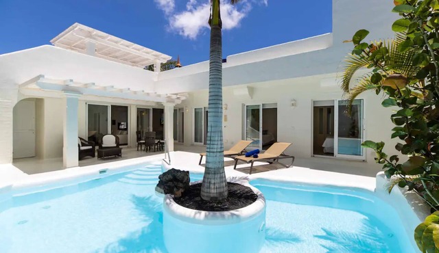 Vacation Home "Villa 103" with Mountain View, Pool & Wi-Fi