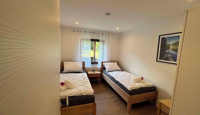 Vacation home with 3 bedrooms directly on the river