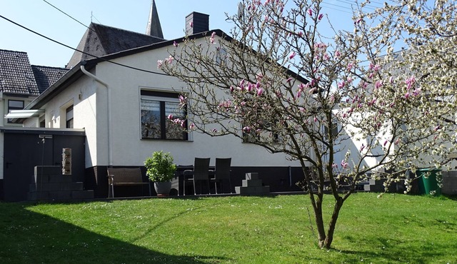 Vacation home with garden and terrace, 15 minutes from the Moselle
