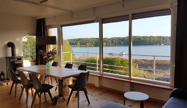 Vacation home with unique lake view