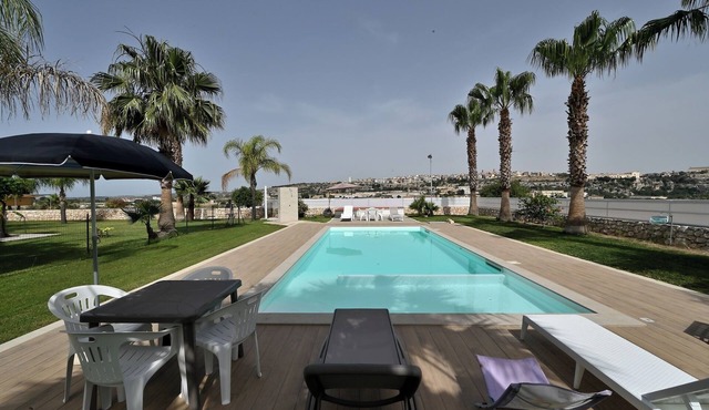 Vacation home with swimming pool (shared) with wide views and absolute tranquility.