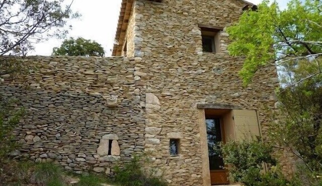 Vacation in an authentic maset dry stone in the scrubland