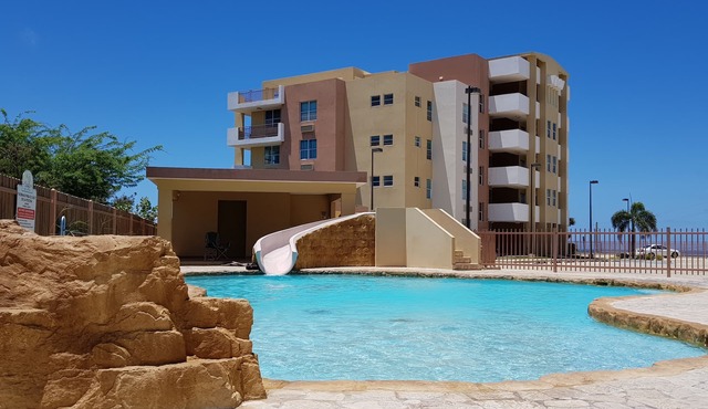 Vacation in Paradise 5 Star Apartment with Ocean View and Pool, Wifi Ready