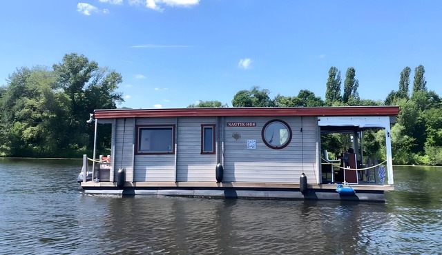 Vacation on the Havel Houseboat "NautikHus"