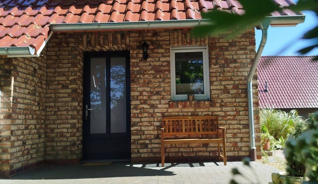 Vacation semi-detached house Tannenhuuske at the bathing lake Aurich-Tannenhausen East Frisia