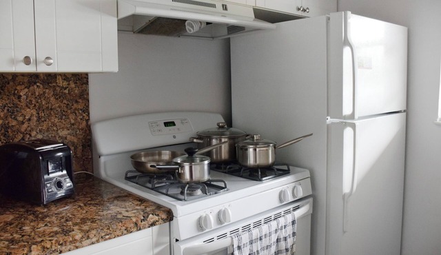 Vacation Starts Here! 2 Convenient Rooms, On-site Pool, Private Beach Access