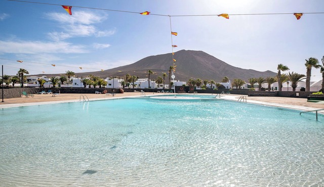 Vacation Studio 'El Palmeral' with Shared Pool, Wi-Fi and Air Conditioning