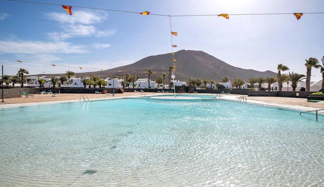 Vacation Studio 'El Palmeral' with Shared Pool, Wi-Fi and Air Conditioning