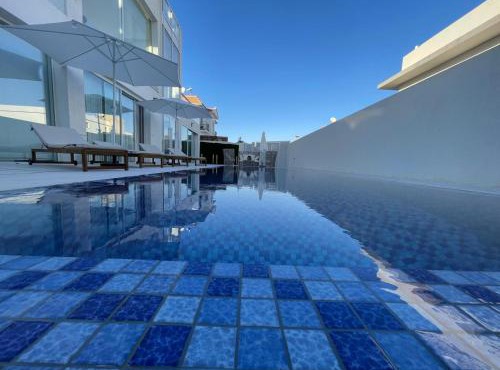 Vacation unit in villa with heated pool and sauna יחידת נופש בוילה עם בריכה מחוממת