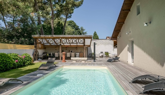 Vacation Villa "Villa Teny La Teste Arcachon" with Pool, Garden, and Terrace