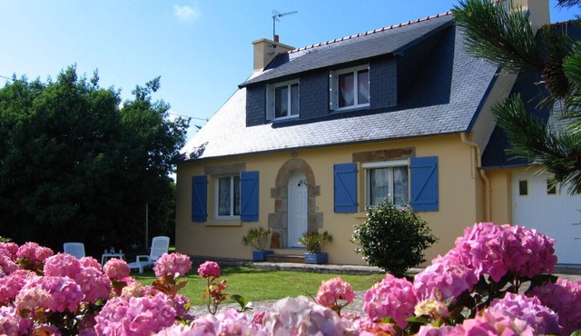 Vacations on the Crozon peninsula: sea, beach, countryside, hiking, relaxation.